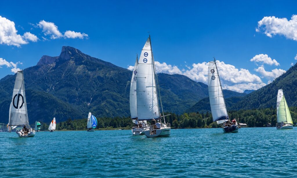 Sunbeam Cup am Mondsee - im Hintergrund der Schafberg