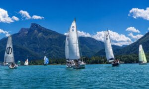 Sunbeam Cup am Mondsee - im Hintergrund der Schafberg